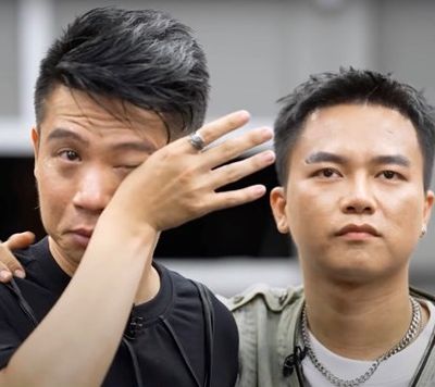 Các nghệ sĩ khóc vì chia tay các anh trai vượt ngàn chông gai
