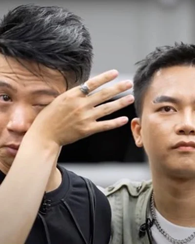 Các nghệ sĩ khóc vì chia tay các anh trai vượt ngàn chông gai