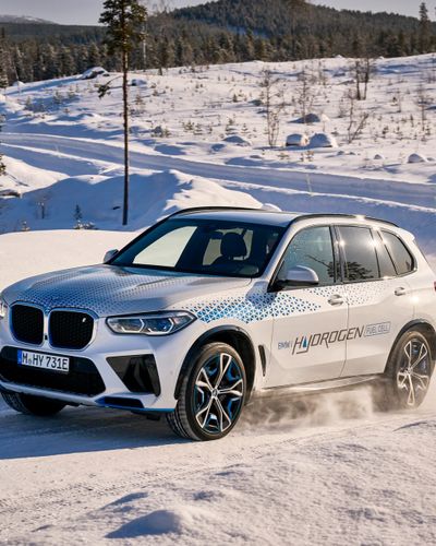 Toyota và BMW lập liên minh sản xuất xe chạy bằng hydro