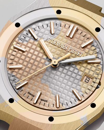 Audemars Piguet giới thiệu chất liệu hợp kim vàng mang họa tiết camo hoàn toàn mới