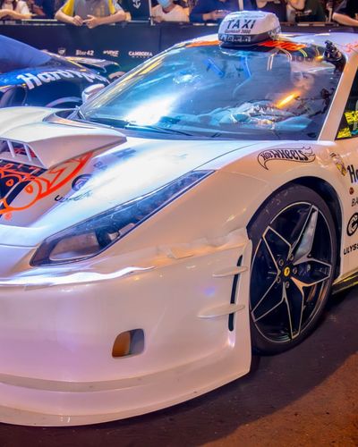 4 xe khủng hút view nhất Gumball 3000: Đính kim cương, có chiếc dùng băng dính cố định bodykit
