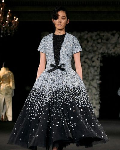 Richard Quinn RTW SS25: Công trình đồ sộ của những chiếc váy cưới cao cấp
