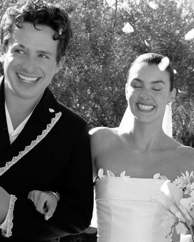 Lời hứa “Us, Forever” trong trang phục cưới của Charlie Puth và Brooke Sansone