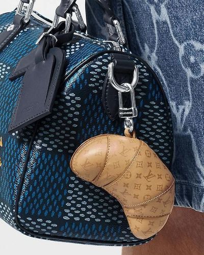 Hài hước như Louis Vuitton với BST charm hình thù độc đáo, từ bánh sừng bò đến đàn guitar