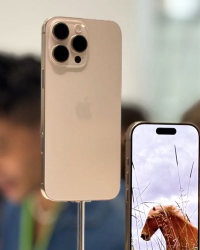 iPhone 16 Pro Max quá hot, màu titan sa mạc cháy hàng tại Việt Nam, có thể giao hàng trễ