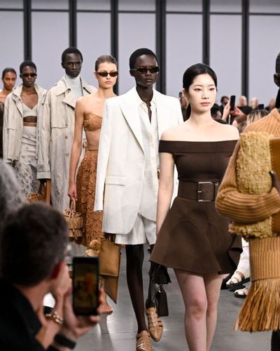 BST Michael Kors Xuân Hè 2025: Sức quyến rũ của sự sang trọng thầm lặng