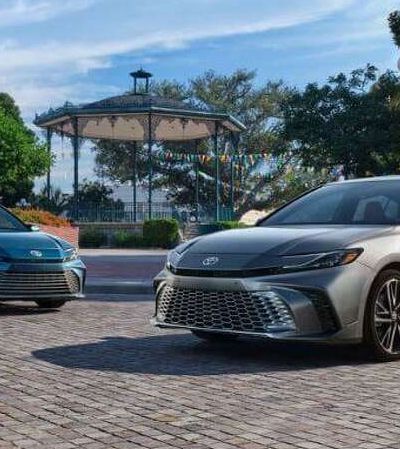 Chi tiết Toyota Camry Hybrid 2025
