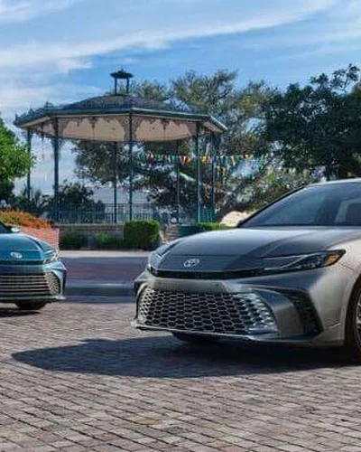 Chi tiết Toyota Camry Hybrid 2025