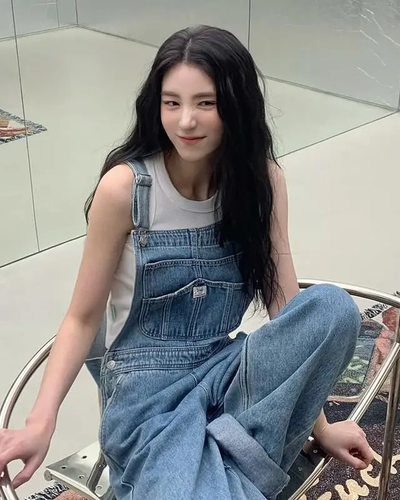 Yếm denim - Item được lòng hội fashionista mùa Thu này