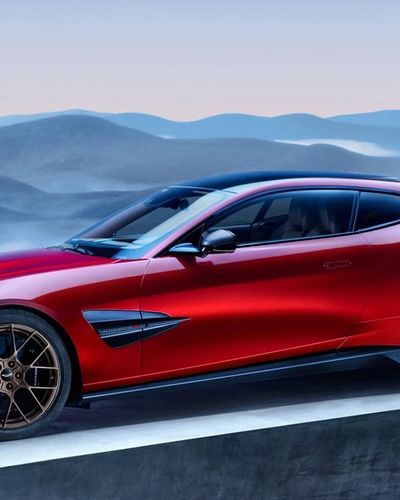 Siêu xe Aston Martin Vanquish 'hồi sinh' sau 6 năm ngừng sản xuất
