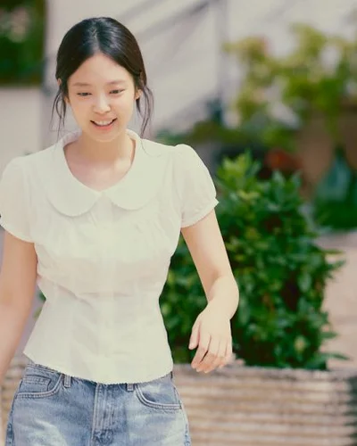 Những bản phối “cottagecore” của Jennie (BLACKPINK) trong “My Name Is Gabriel”