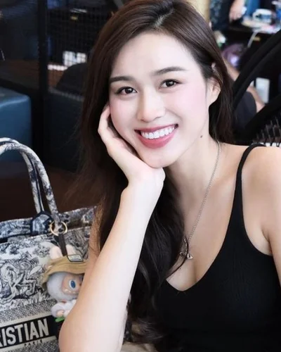 Mẫu túi này có gì đặc biệt mà nhiều mỹ nhân Việt thương nhớ đến thế?