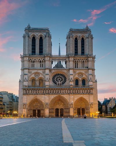 Một ngày đẹp trời ở Paris mộng mơ