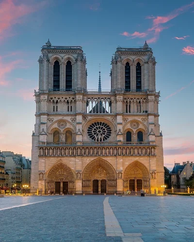 Một ngày đẹp trời ở Paris mộng mơ