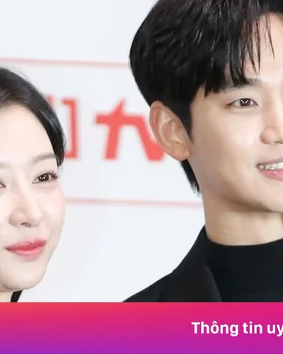 Kim Soo Hyun lên tiếng về tin hẹn hò Kim Ji Won