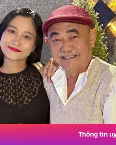 Cô gái bên NSND Việt Anh nói gì về chuyện tình cảm