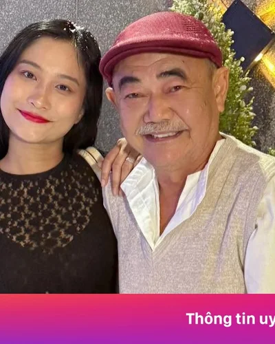 Cô gái bên NSND Việt Anh nói gì về chuyện tình cảm