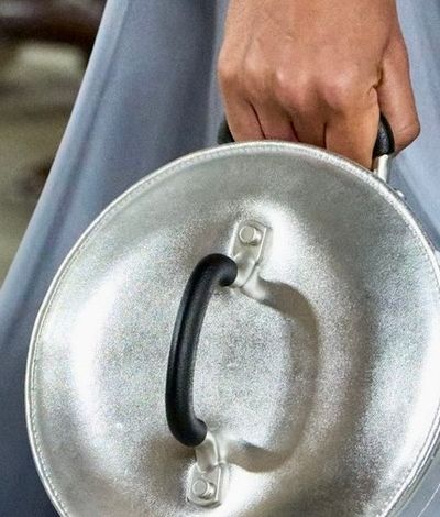 Túi xách nồi nhôm gây chú ý