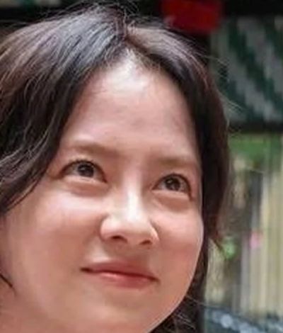 Song Ji Hyo ăn trứng vịt lộn ở Việt Nam