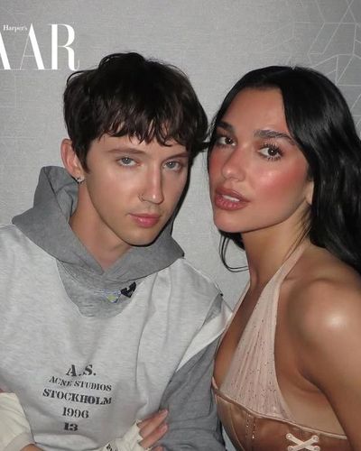 Dua Lipa khuyến khích fan phán tán nhạc “lậu”