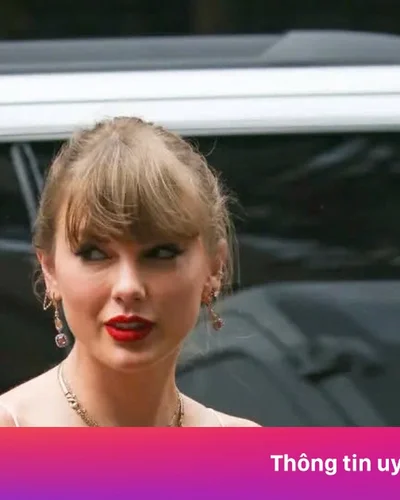 Bí mật mối quan hệ của Taylor Swift và cầu thủ cao 1,96 m