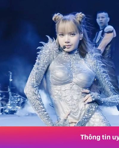 Lisa mặc sexy, làm bùng nổ sân khấu ở Mỹ