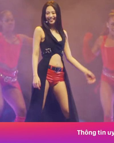 Jennie cuốn hút trên sân khấu Mỹ
