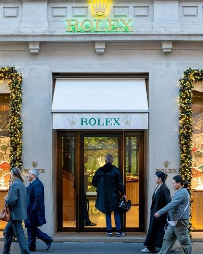 Rolex rời con phố đắt đỏ nhất thế giới