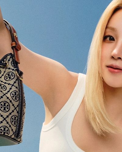 Ngắm loạt túi xách Tory Burch được Song Yuqi lăng xê