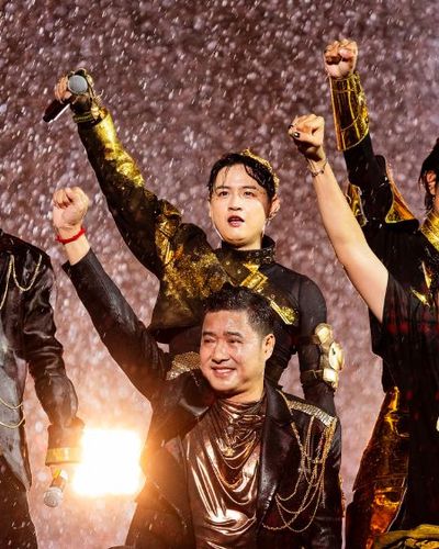 Concert Anh Trai Vượt Ngàn Chông Gai Day 6 kéo dài 6 tiếng liên tục dưới mưa lớn