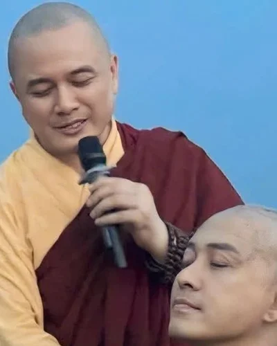 Tuấn Hưng cạo trọc đầu