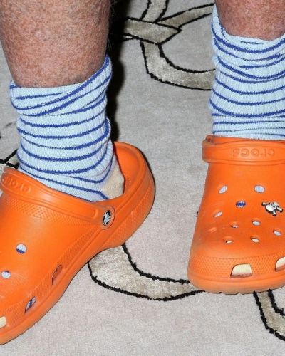 Crocs báo lỗ, giày 'xấu xí' sắp hết thời?