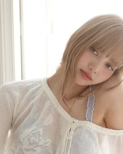 Lisa gợi cảm với mốt lộ nội y