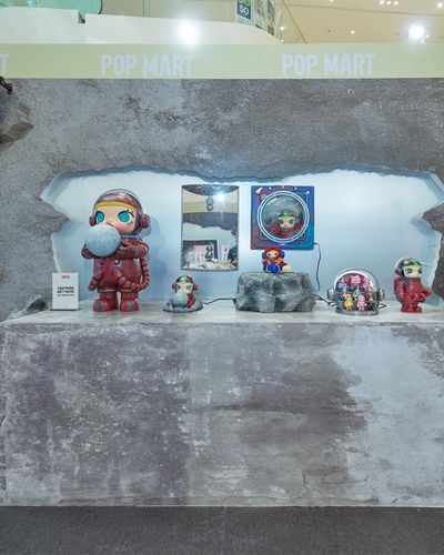 Đắm chìm trong vũ trụ MEGA SPACE MOLLY: Hello, Moon – triển lãm MEGA đầu tiên tại Việt Nam
