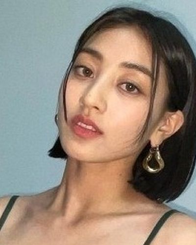 Thân hình săn chắc gây sốt của Jihyo