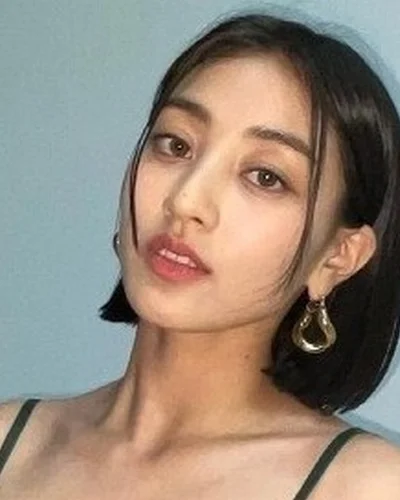 Thân hình săn chắc gây sốt của Jihyo