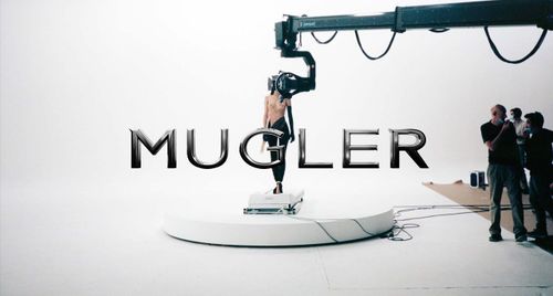 Mugler Thu Đông 2021: Kẻ thống trị màn đêm
