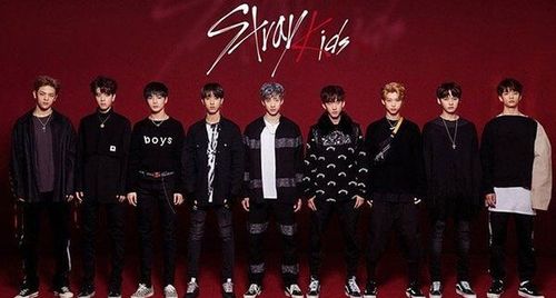 Đĩa đơn "Christmas EveL" - Stray Kids với những hình ảnh đậm chất giáng sinh