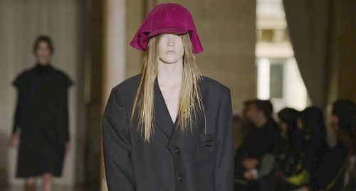 Raf Simons Xuân Hè 2022: Vẻ đẹp "genderfluid" không giới hạn