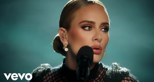 Vừa mới trở lại, Adele xác lập kỷ lục doanh số mới nhờ album “30”