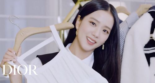 Jisoo tỏa sáng như một ngôi sao khi xem show diễn Dior Cruise 22