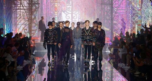 BST Dolce & Gabbana Xuân Hè 2022 - Đêm hội của sắc màu và ánh sáng