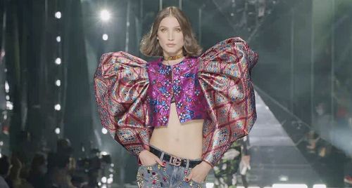 Dolce & Gabbana Xuân Hè 2022 - Sự trở lại của thời trang Y2K