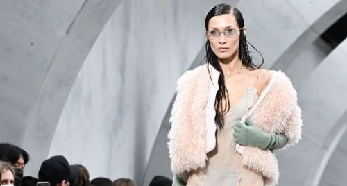 Fendi | Fall Winter 2022/2023: Tái hiện di sản thời trang Fendi