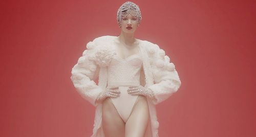 Ulyana Sergeenko - Haute Couture Spring Summer 2022: Lạc quan tươi trẻ