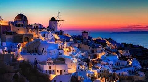 Santorini, Hy Lạp - Một trong những hòn đảo đẹp nhất thế giới.