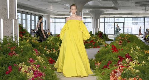Jason Wu - Spring Summer 2022:  Thời trang từ kỹ thuật nhuộm tự nhiên