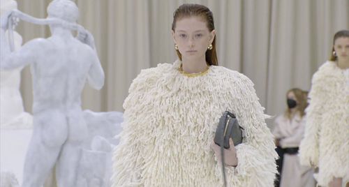 BST Thu Đông 2022 - Jil Sander: Sân khấu cho người phụ nữ trưởng thành