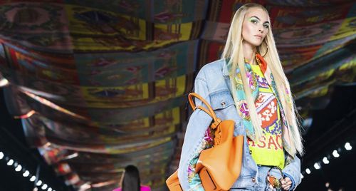 Versace - Spring Summer 2022: Tôn vinh chất liệu lụa biểu tượng