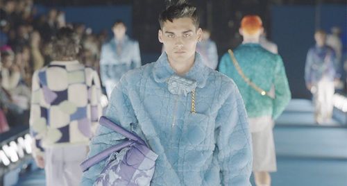 Dior Homme - Spring Summer 2023: Tổ chức tại bãi biển Venice